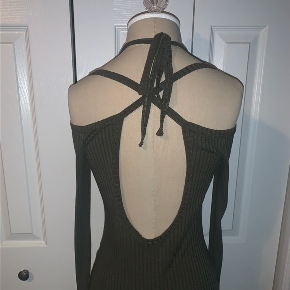 Olive green long sleeve ribbed v-neck top with strappy open back 🍃 - Picture 7 of 11